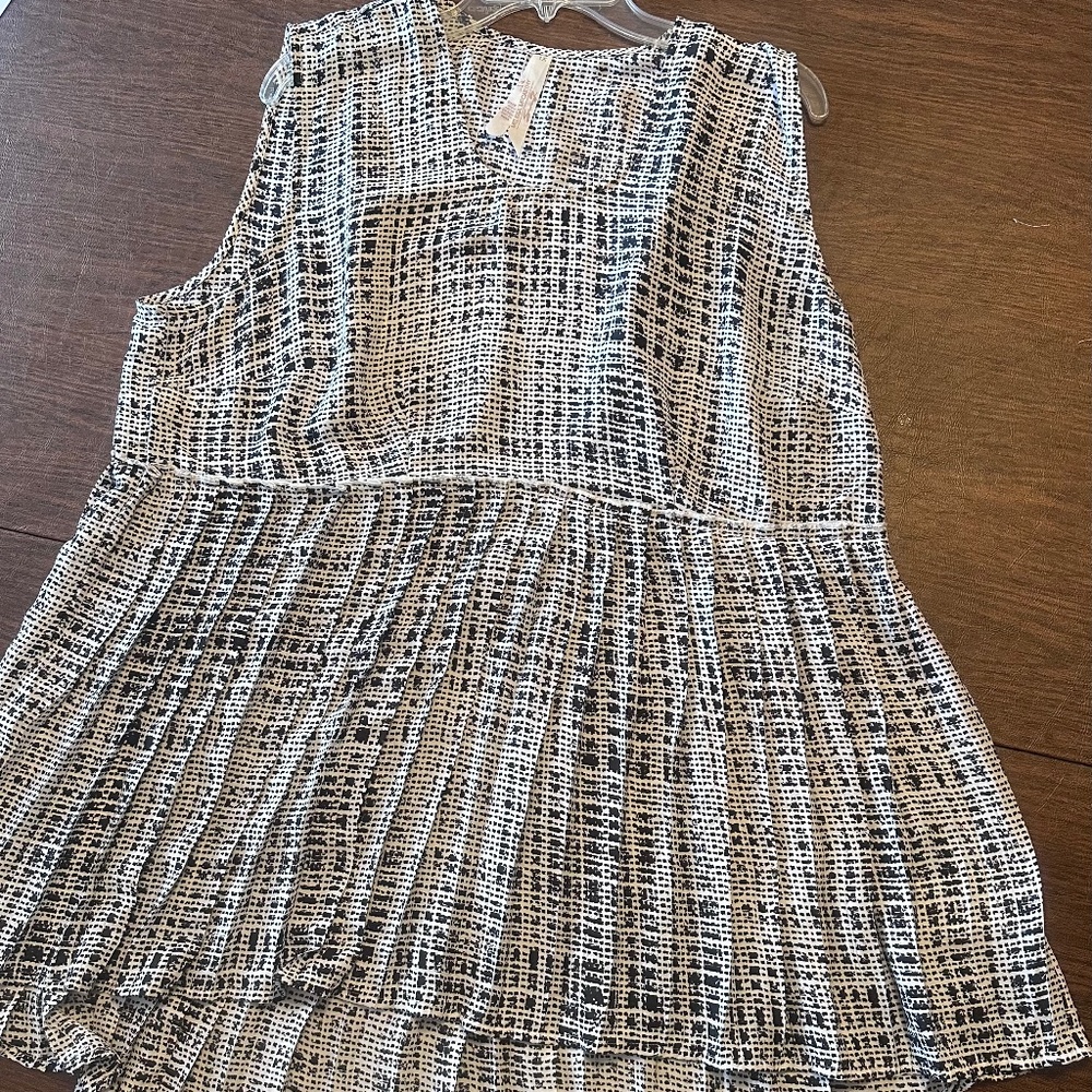 Melissa McCarthy Seven7 black and white sleeveless tunic tank top 1x EUC